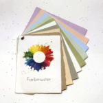 Farbmuster aus Papier mit Blumensamen